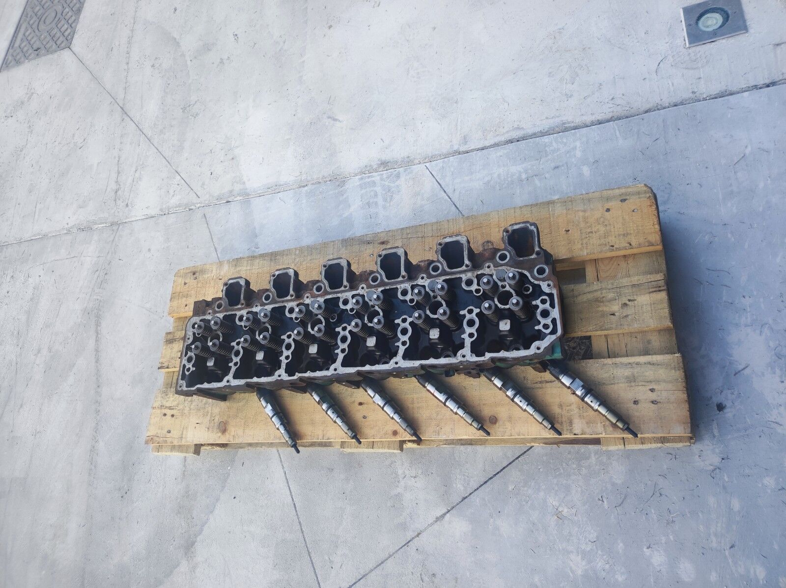 cylinder head VOLVO D7 / D 7 / D7E for truck VOLVO FL