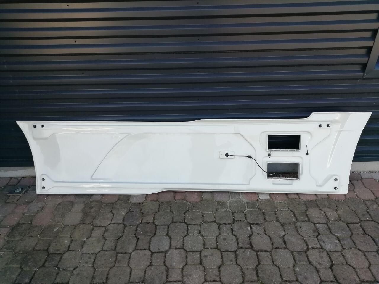 spoiler DAF LEFT SIDESKIRT brand new for truck tractor DAF XF106 E6