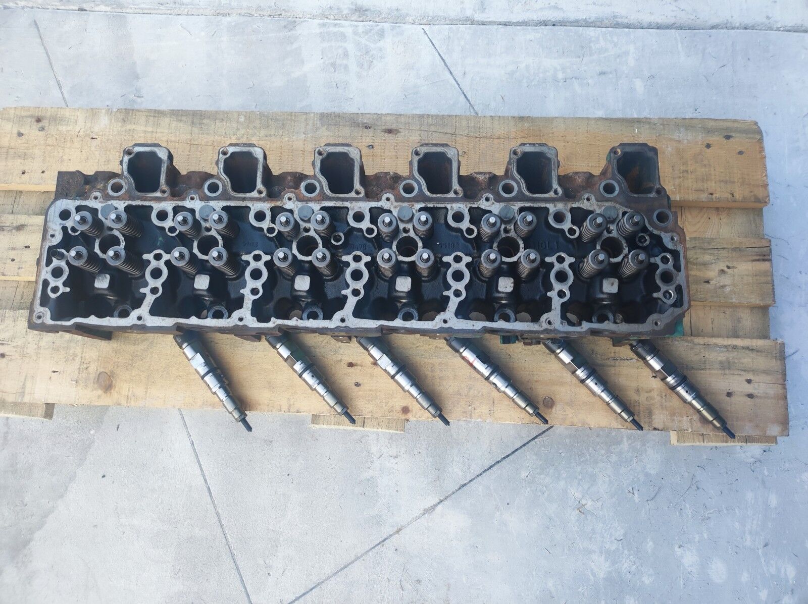 cylinder head for truck VOLVO FE 220 240 280 300 320