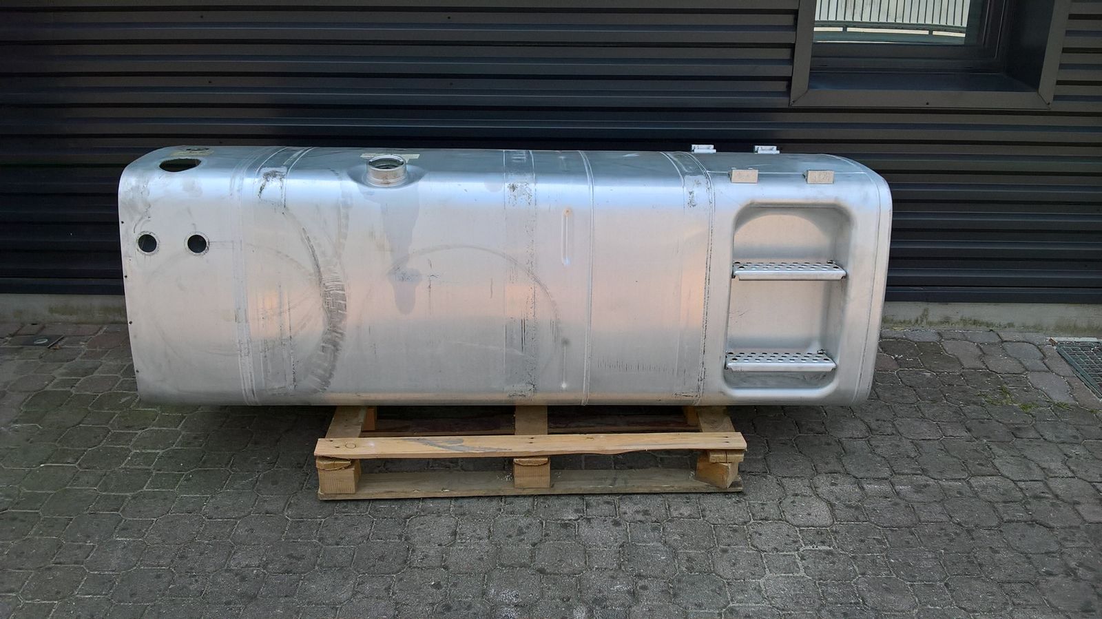 fuel tank MAN 780L + 85L AdBlue for truck MAN TGS TGX