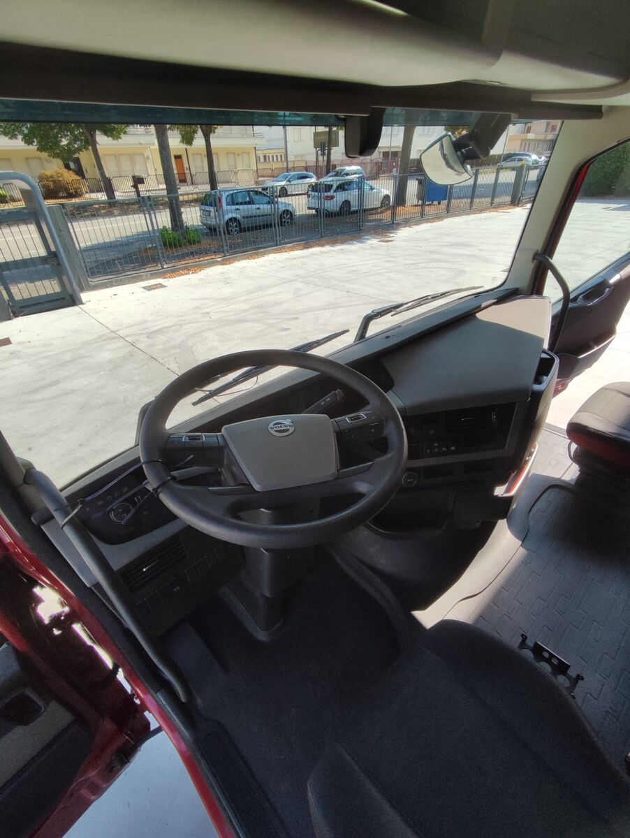 cabin VOLVO for truck tractor VOLVO FH 4 L2 H3