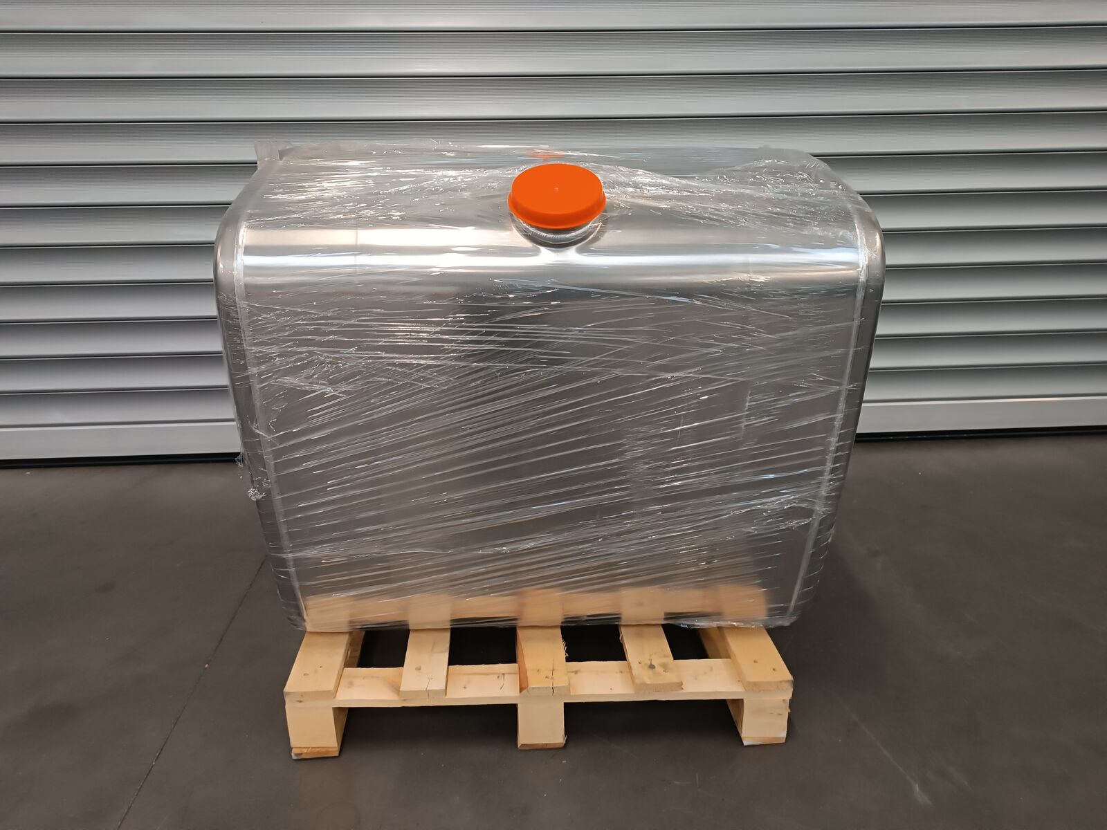 fuel tank VOLVO 400 L. for truck tractor VOLVO FH