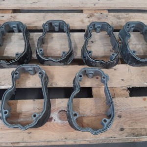 valve cover SCANIA Middle - Centrale for truck SCANIA DC13