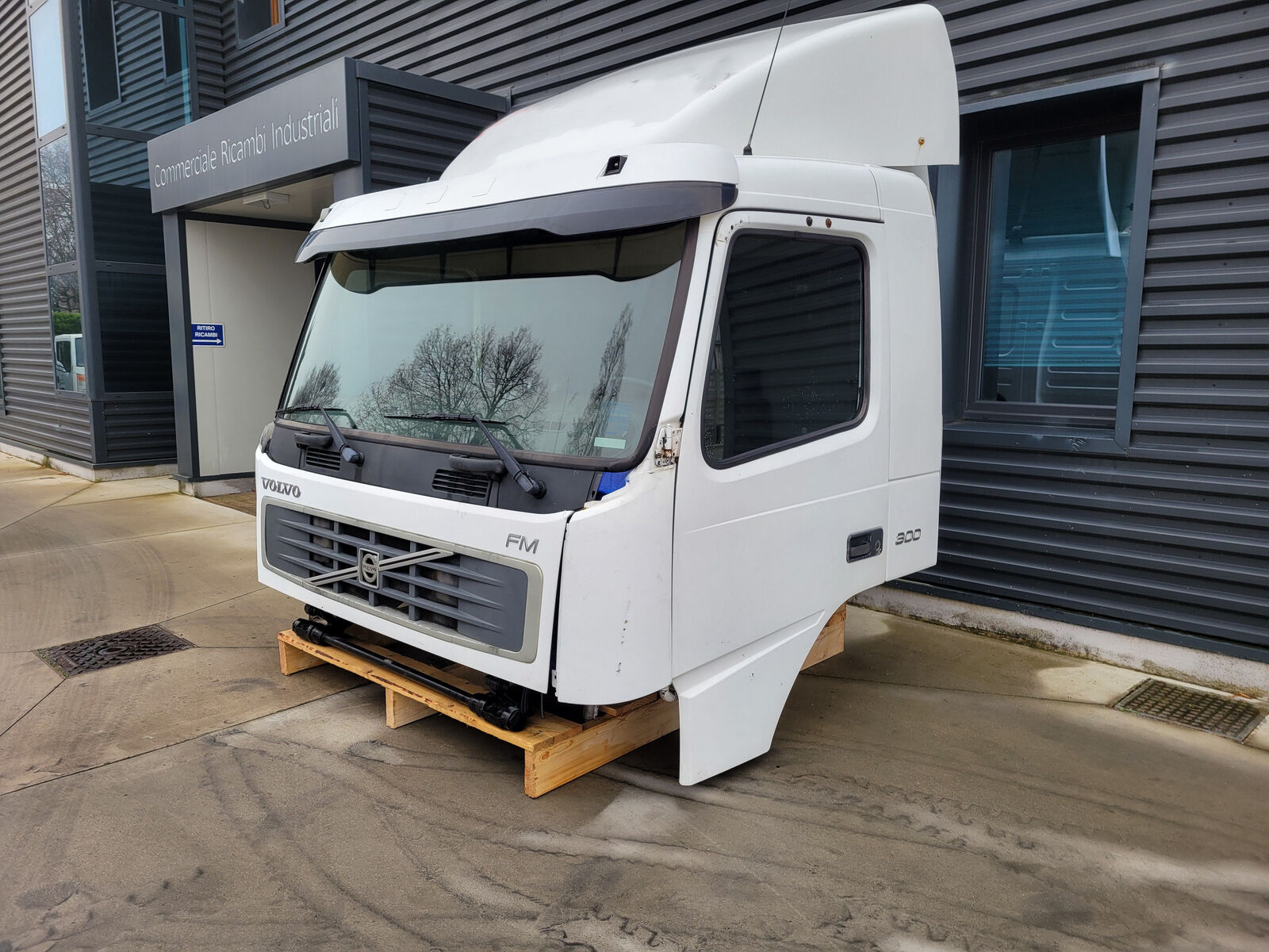 cabin VOLVO FL for truck tractor VOLVO FL