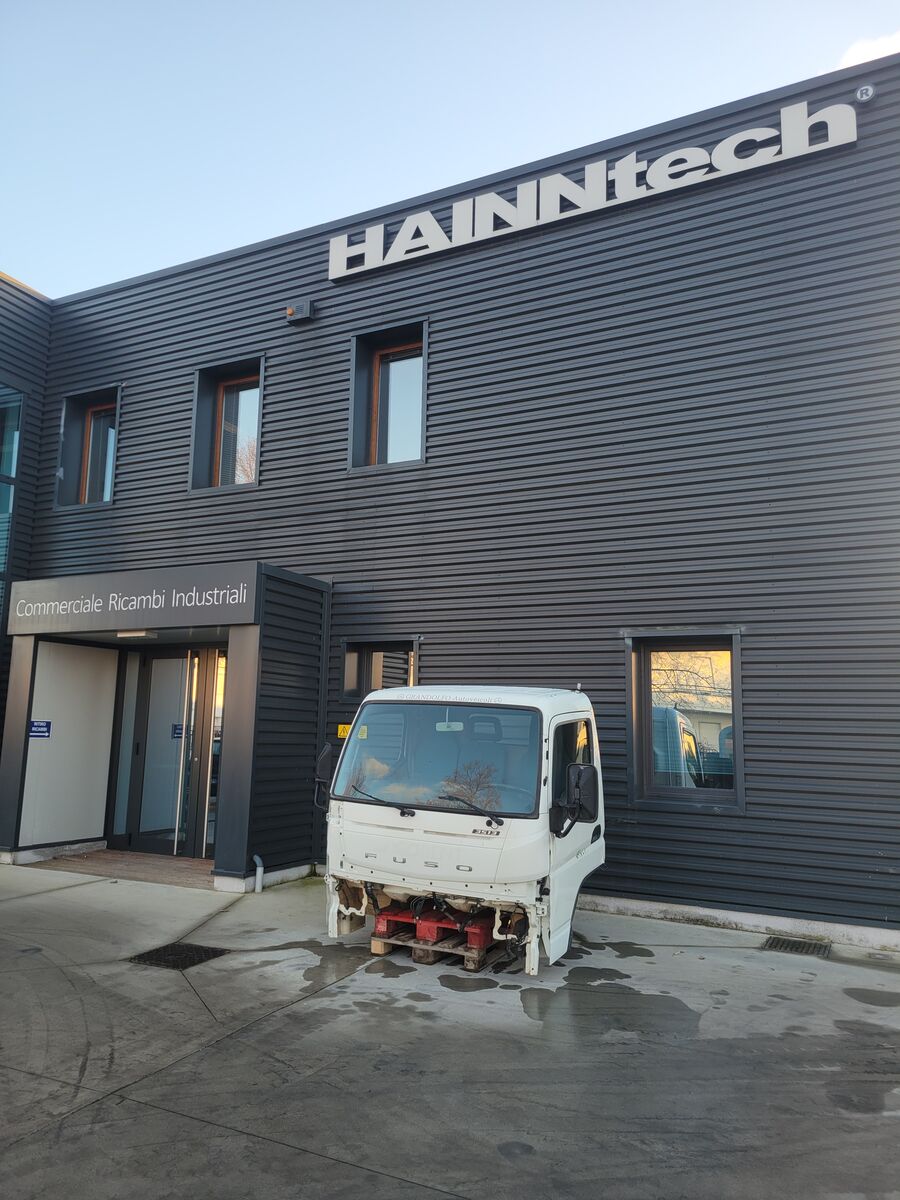 cabin MITSUBISHI FUSO "S" Fuso for commercial vehicle - light truck Mitsubishi Fuso narrow / stretta