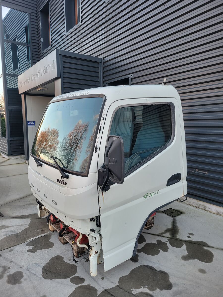 cabin MITSUBISHI FUSO "S" Fuso for commercial vehicle - light truck Mitsubishi Fuso narrow / stretta