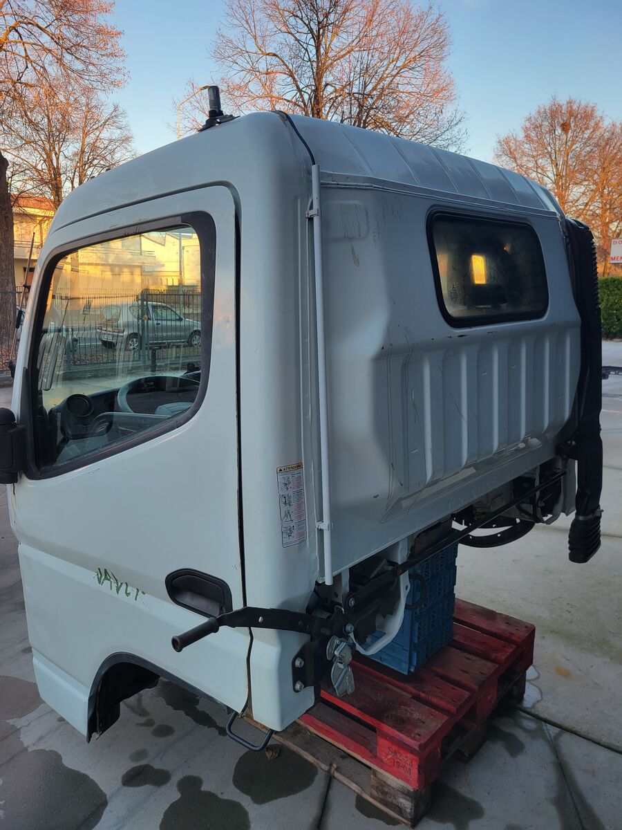 cabin MITSUBISHI FUSO "S" Fuso for commercial vehicle - light truck Mitsubishi Fuso narrow / stretta