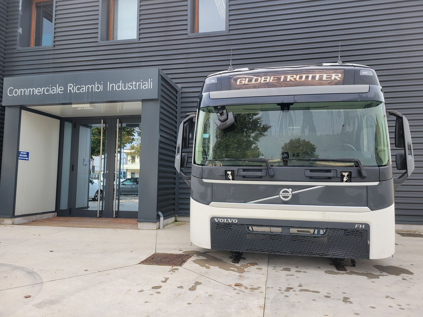 cabin VOLVO Globetrotter for truck tractor VOLVO FH