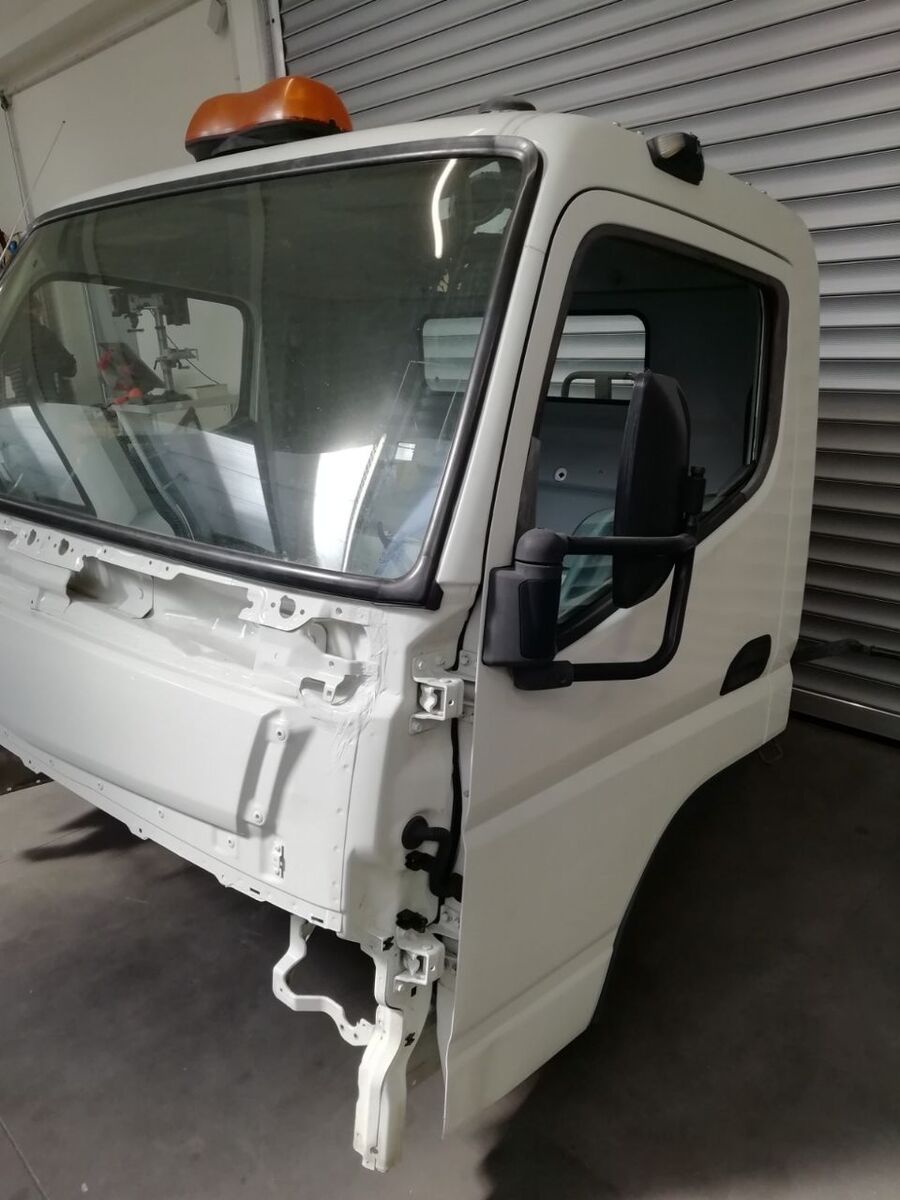 cabin MITSUBISHI FUSO CANTER C TYPE MODEL LARGE for truck Mitsubishi Fuso C - Large