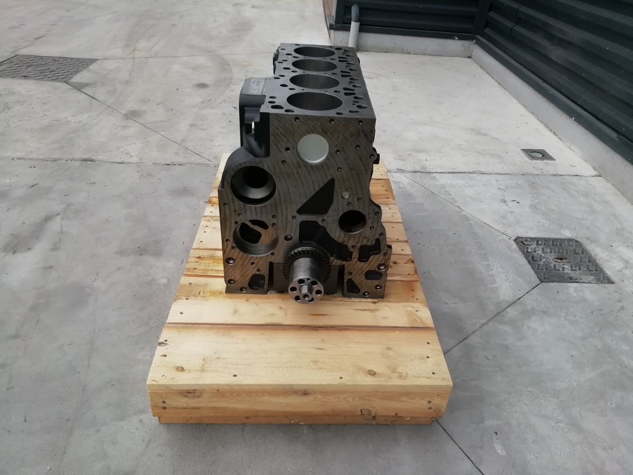 cylinder block IVECO F4BE0454B for tractor - wheel tractor IVECO SHORTBLOCK