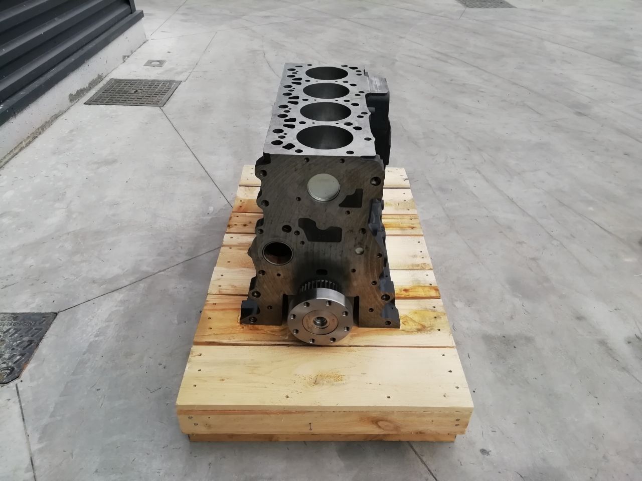 cylinder block IVECO F4BE0454B for tractor - wheel tractor IVECO SHORTBLOCK