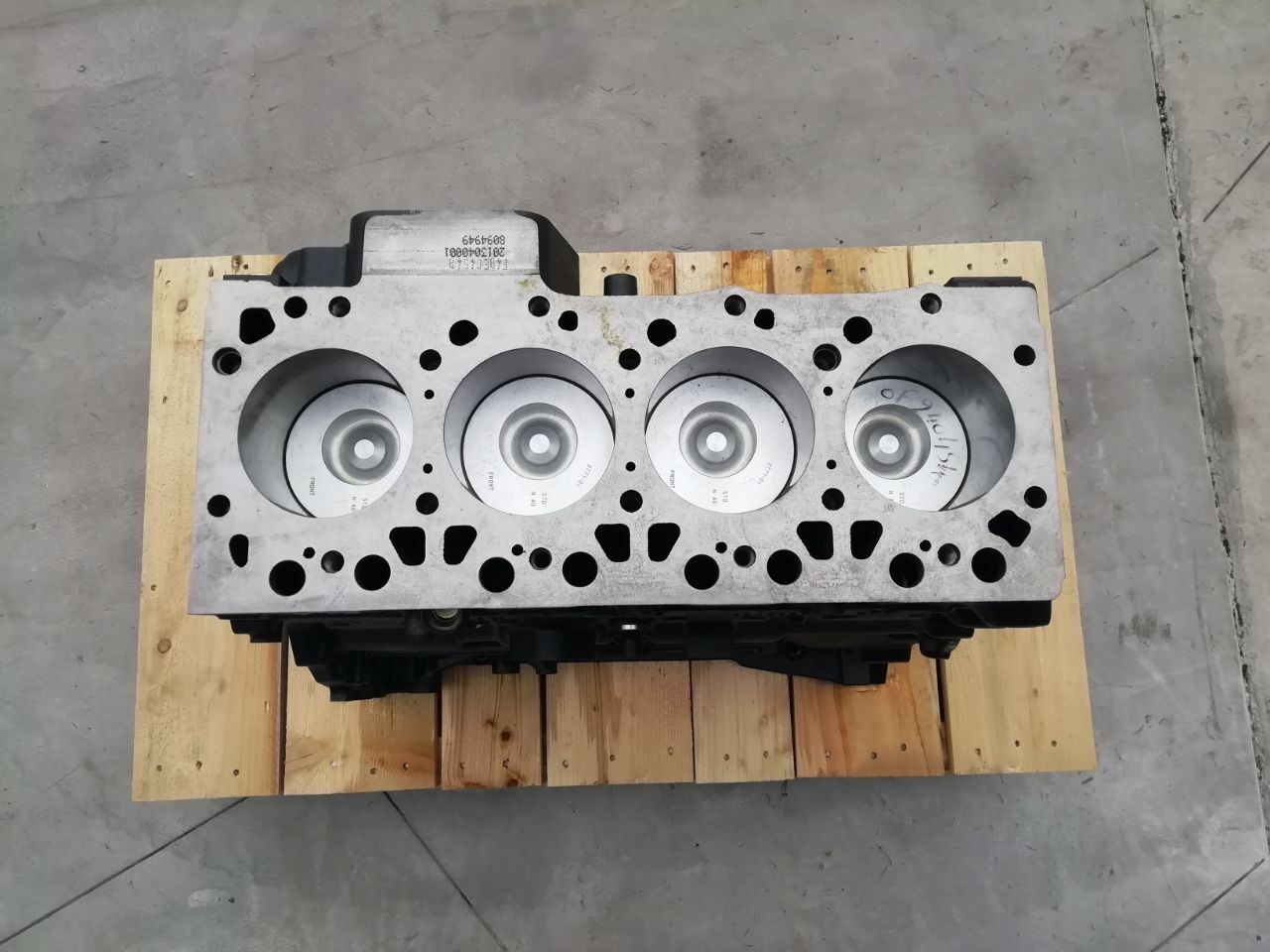 cylinder block IVECO F4BE0454B for tractor - wheel tractor IVECO SHORTBLOCK