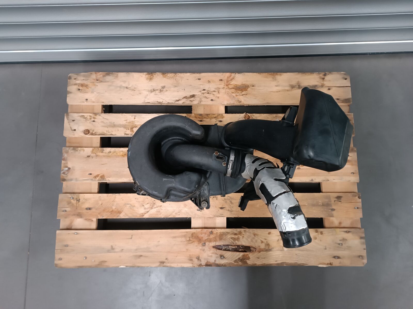 air filter housing NISSAN for truck NISSAN CABSTAR