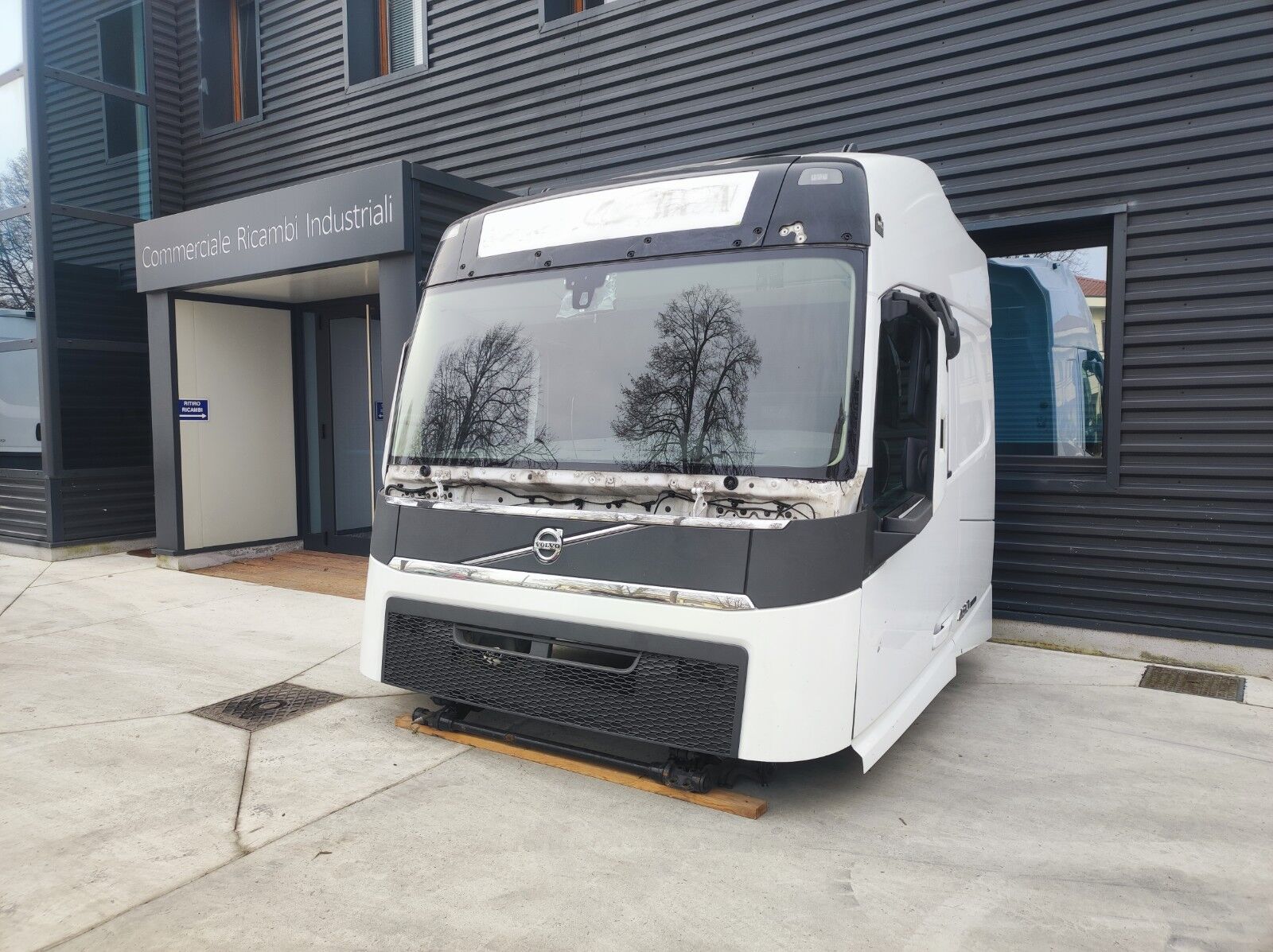 cabin FH4 GLOBETROTTER L2 H2 EURO 6 for truck tractor VOLVO