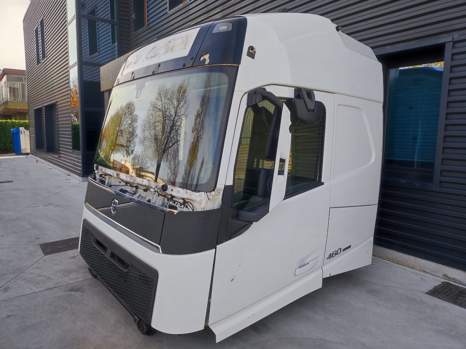 cabin FH4 GLOBETROTTER L2 H2 EURO 6 for truck tractor VOLVO