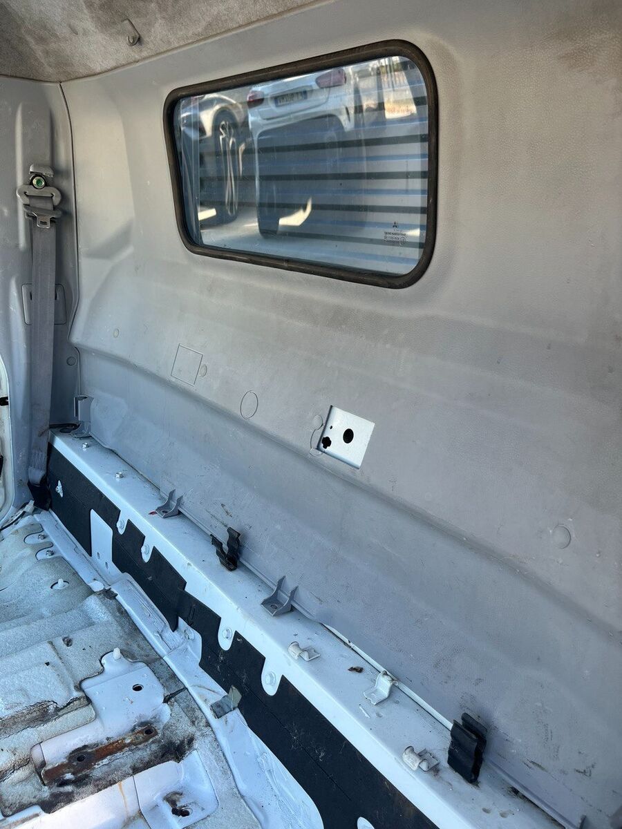 cabin MITSUBISHI FUSO CANTER S 1695mm RH DRIVE EURO 5 2011 -> for truck Mitsubishi Fuso