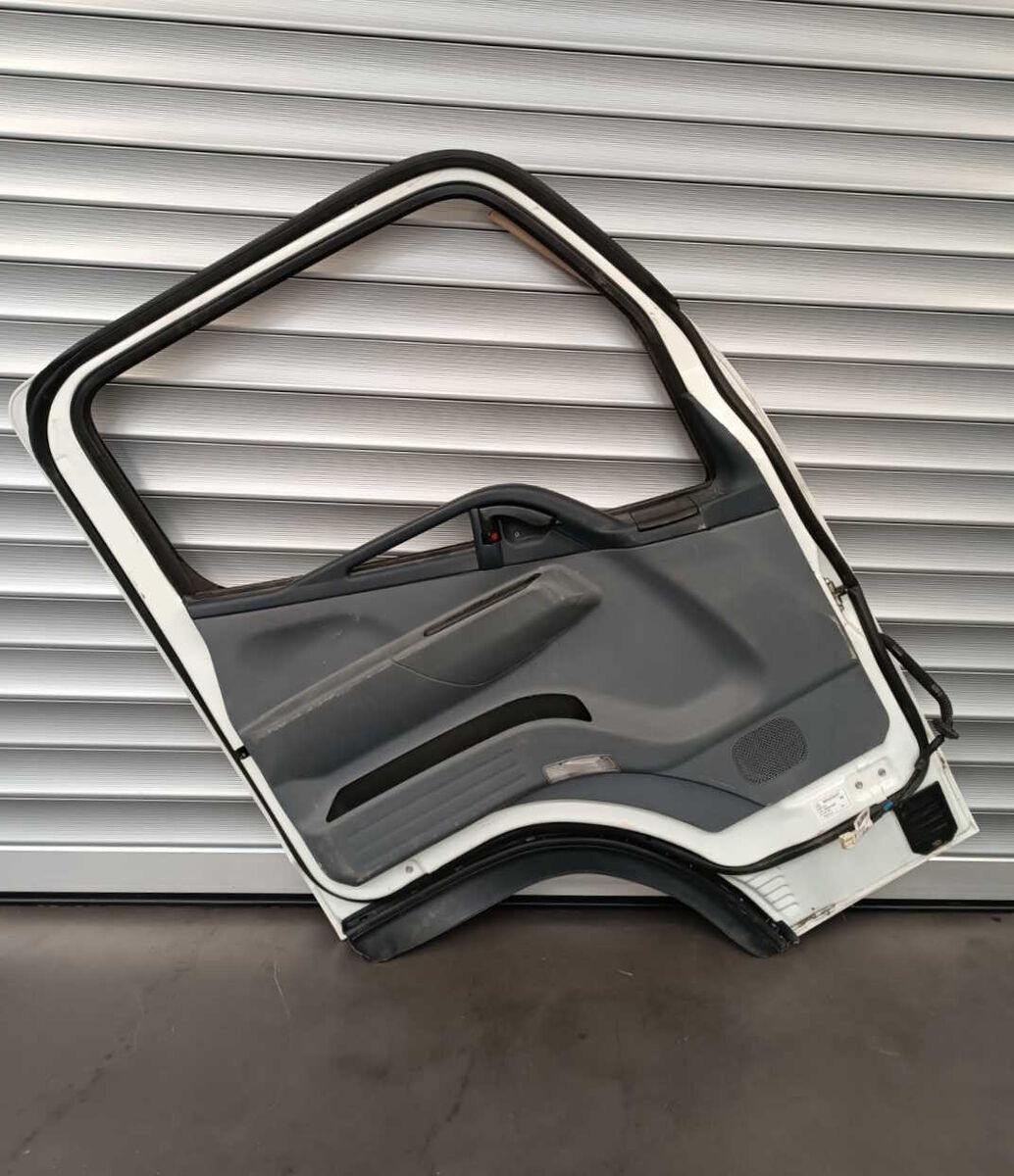 door MITSUBISHI FUSO for truck Mitsubishi Fuso "C" comfort cab (LARGE)