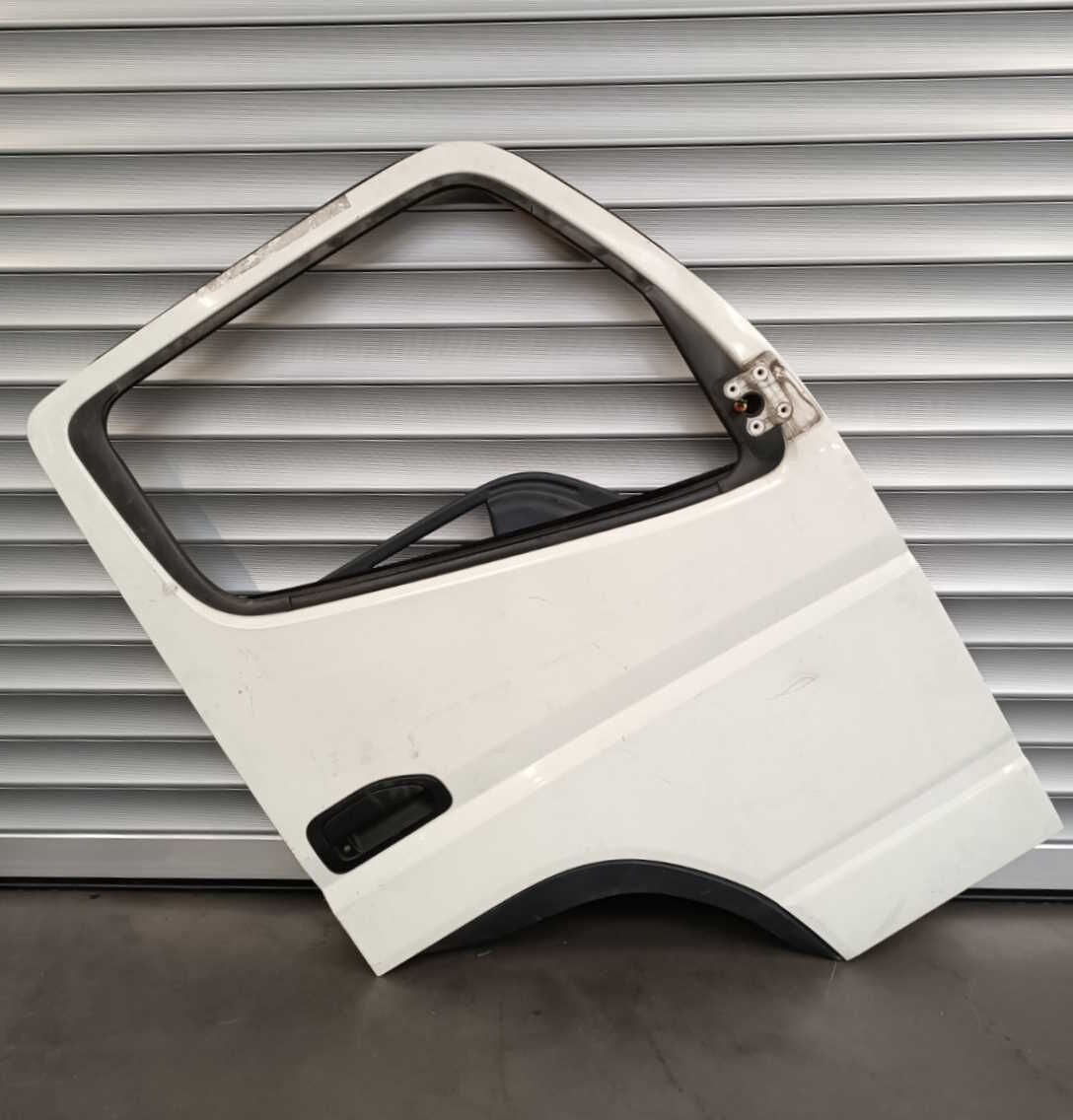 door MITSUBISHI FUSO for truck Mitsubishi Fuso "C" comfort cab (LARGE)