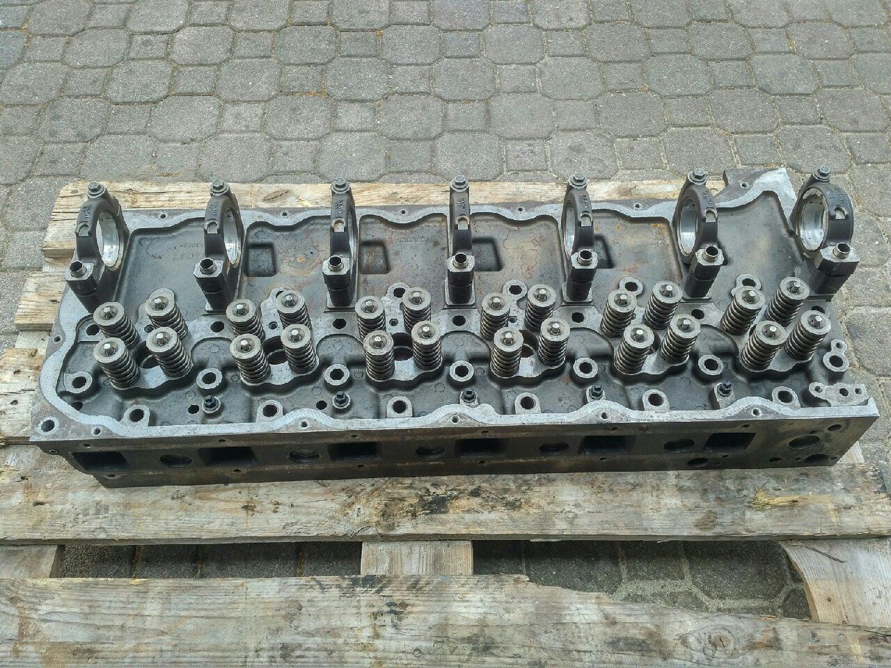 cylinder head VOLVO D9A - FM9 260 340 380hp EURO 3 for truck VOLVO