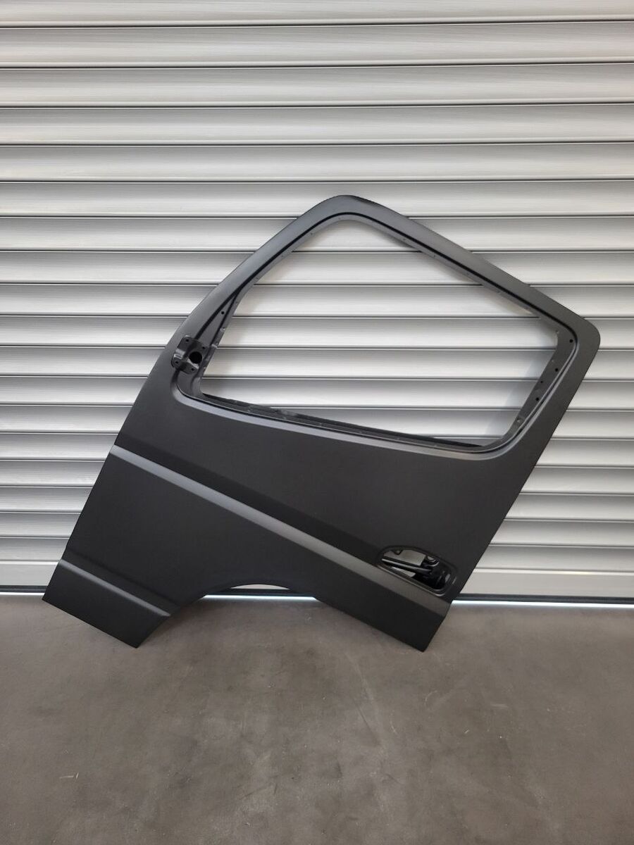 door MITSUBISHI FUSO " S " LH SIDE 2014 - 2021 for commercial vehicle Mitsubishi Fuso