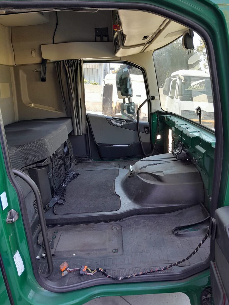 cabin VOLVO FH4 GLOBETROTTER XL L2 H3 EURO 6 2014 -> for truck VOLVO