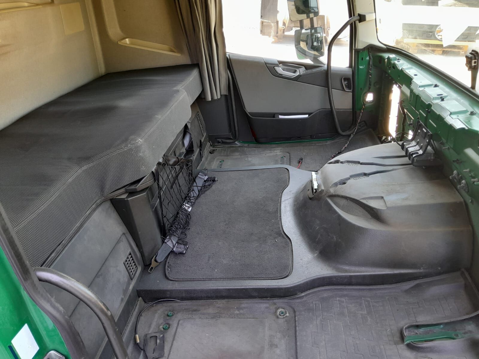 cabin VOLVO FH4 GLOBETROTTER XL L2 H3 EURO 6 2014 -> for truck VOLVO