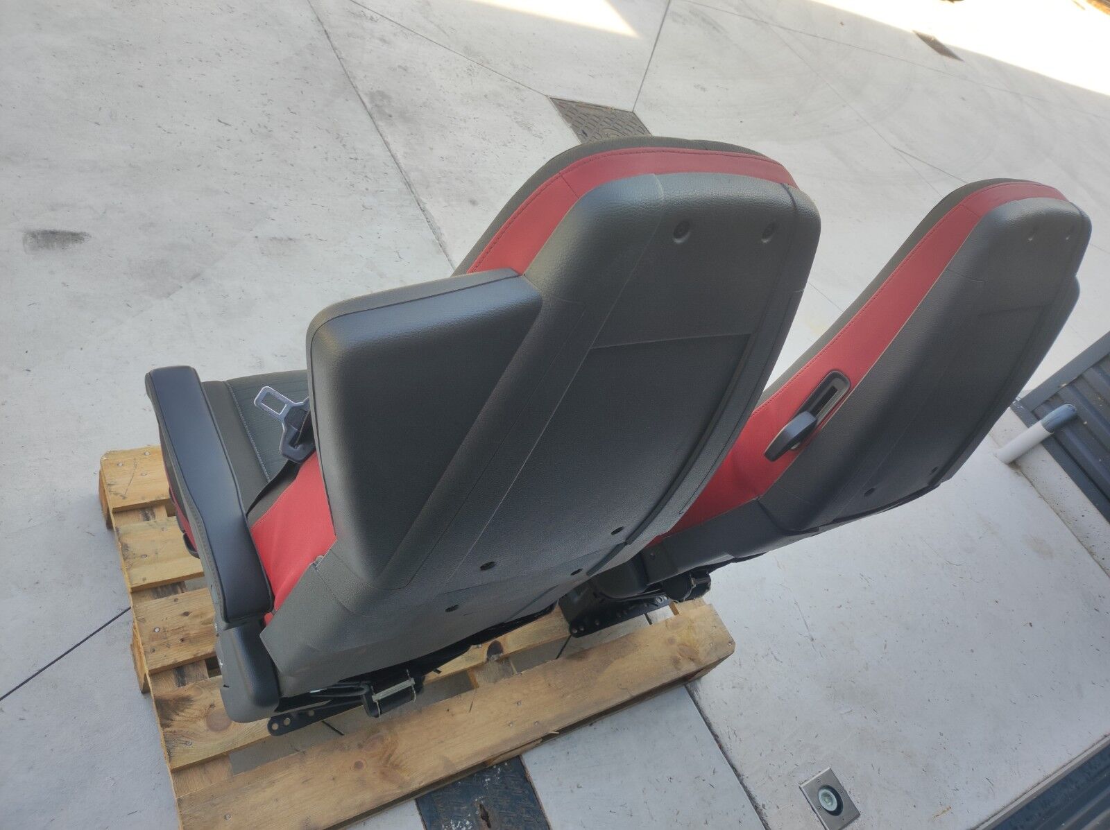 seat driver + passenger for truck tractor VOLVO FH4 E6