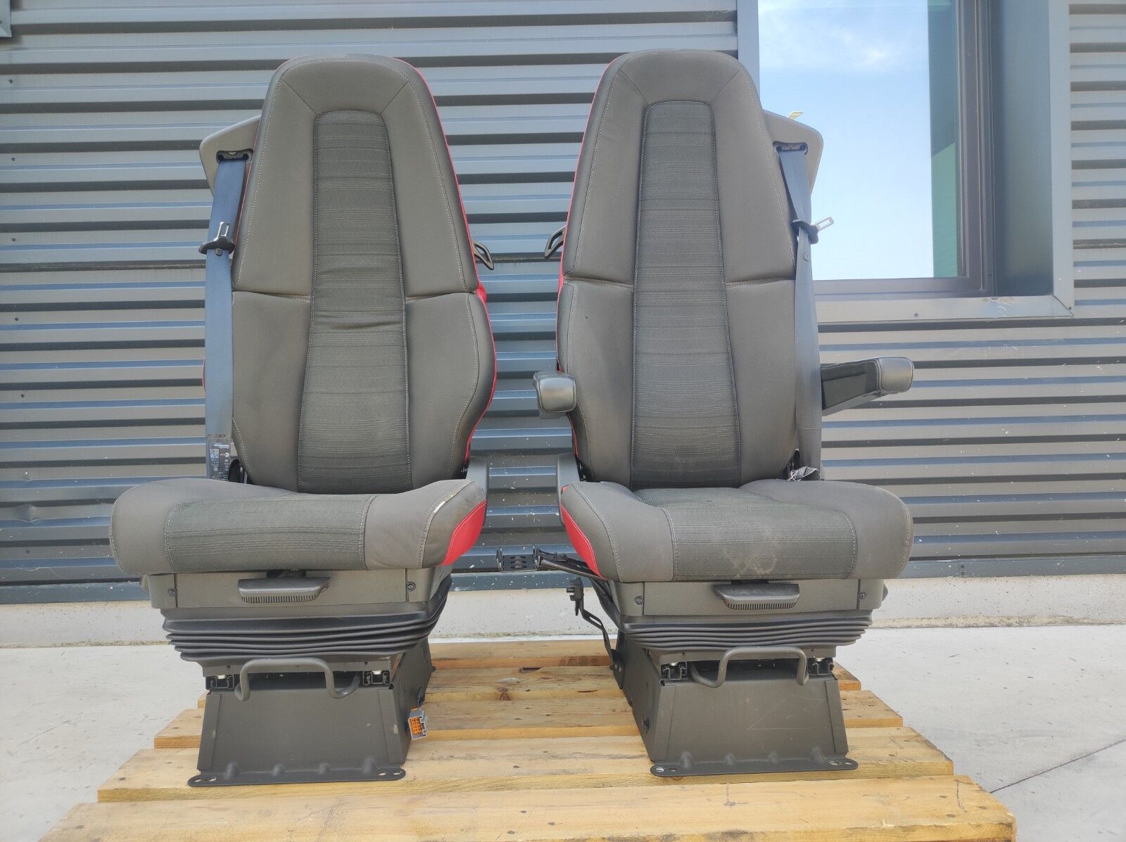seat driver + passenger for truck tractor VOLVO FH4 E6