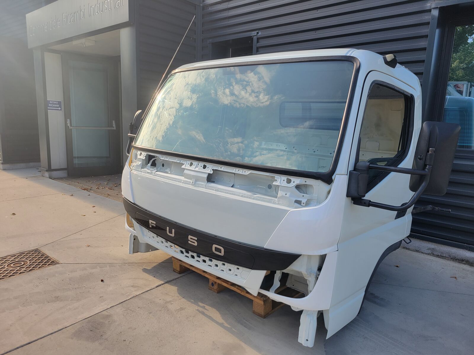 cabin MITSUBISHI FUSO CANTER C 1995mm LH DRIVE EURO 6 2021 -> for truck Mitsubishi Fuso