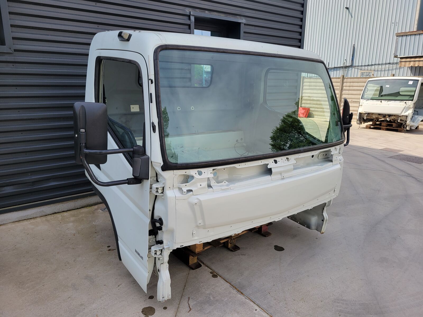 cabin MITSUBISHI FUSO CANTER C 1995mm LH DRIVE EURO 5 2011 -> for commercial vehicle Mitsubishi Fuso