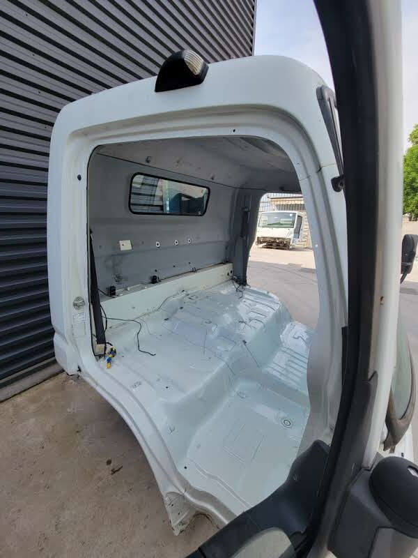 cabin MITSUBISHI FUSO CANTER C 1995mm LH DRIVE EURO 5 2011 -> for commercial vehicle Mitsubishi Fuso