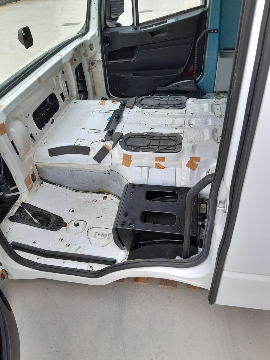 cabin IVECO STRALIS TRAKKER DAY CAB EURO 6 2013 -> for truck IVECO